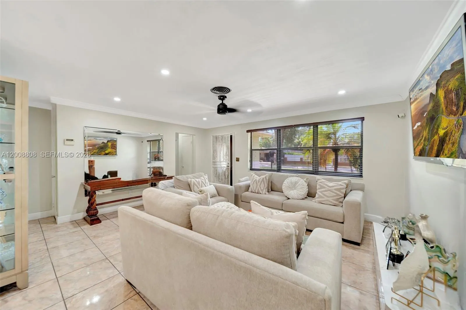 565 NE 160th St, Miami FL 33162