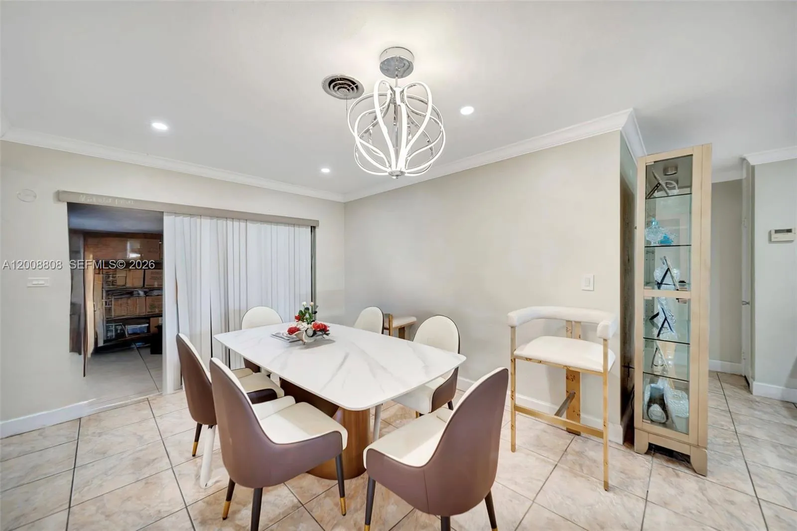 565 NE 160th St, Miami FL 33162