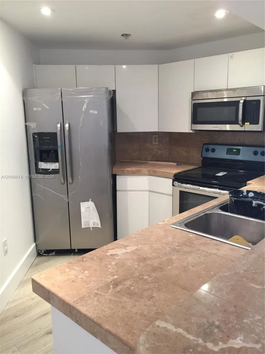9711 Fontainebleau Blvd # D101, Miami FL 33172