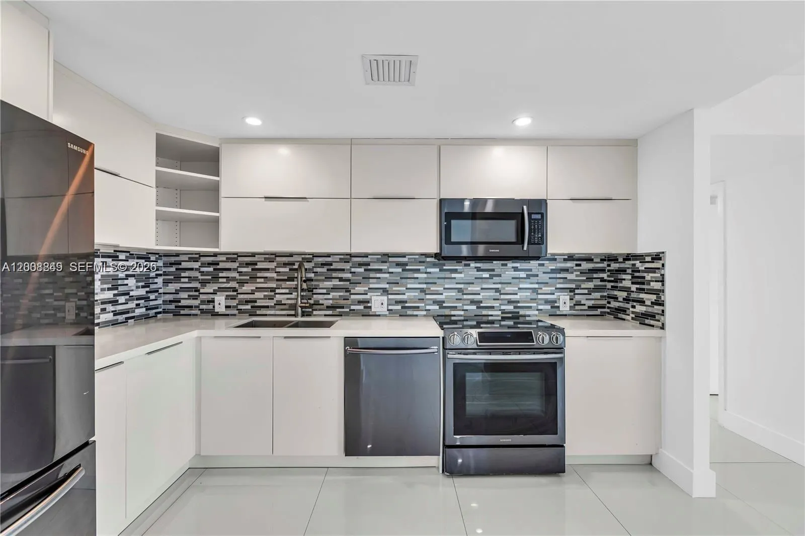 100 Bayview Dr # 508, Sunny Isles Beach FL 33160