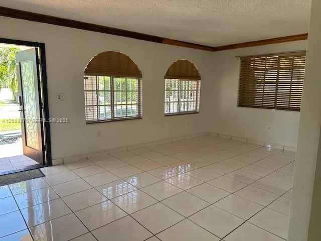 6306 SW 39th St, Miami FL 33155