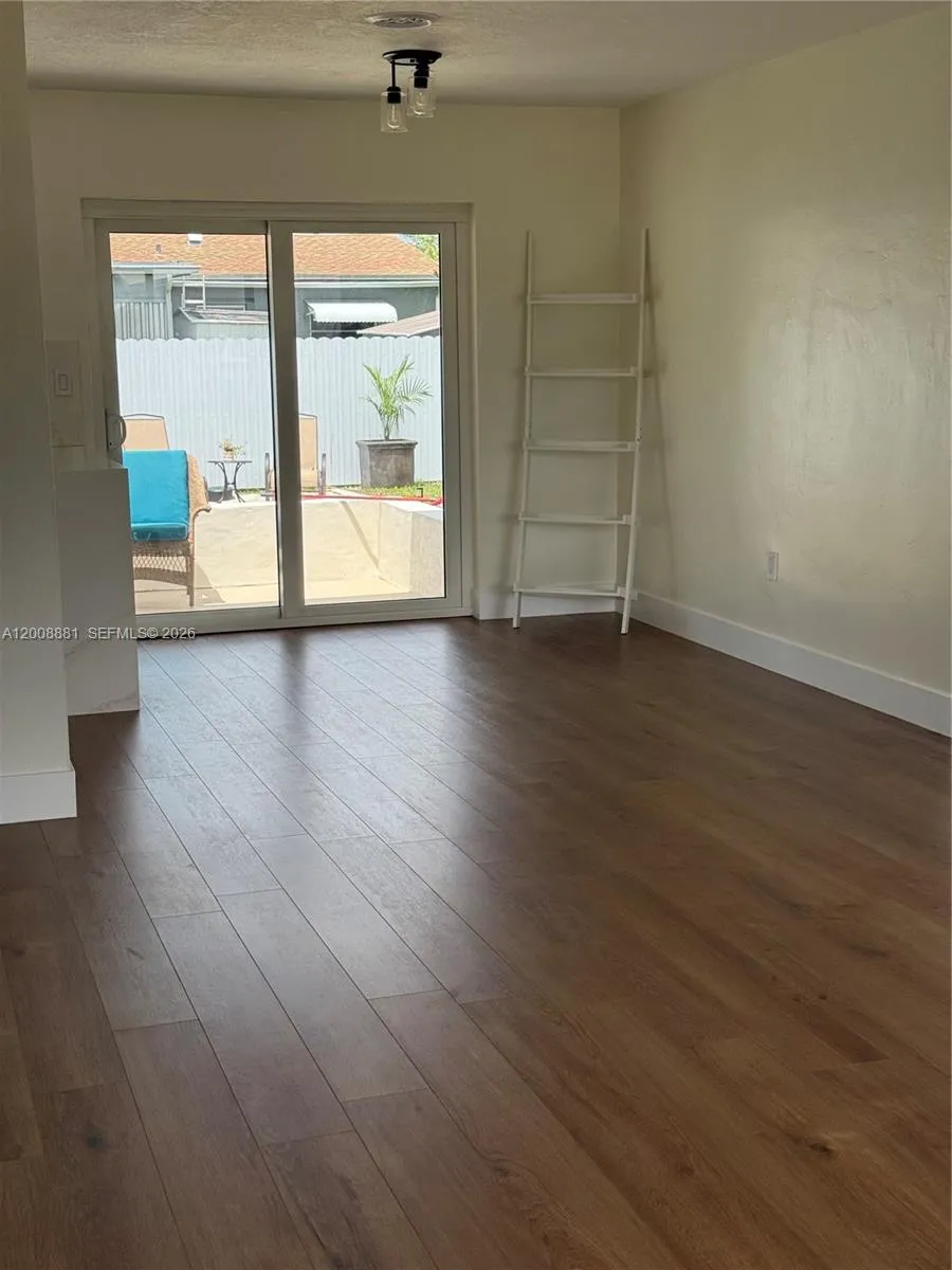 7525 Garfield St, Hollywood FL 33024