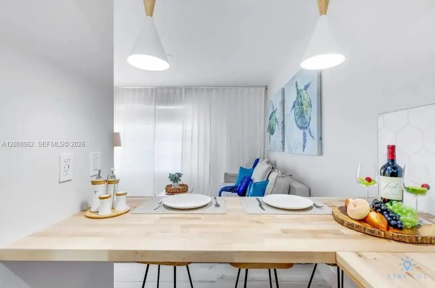 7326 Collins Ave # 201, Miami Beach FL 33141