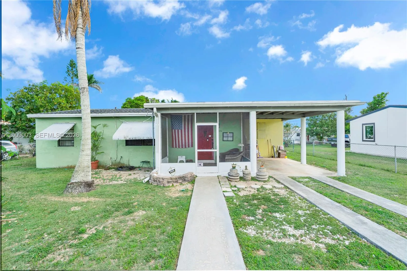 2 bedroom 1 bath for sale at 1570 NE 15th St, Homestead FL 33033
