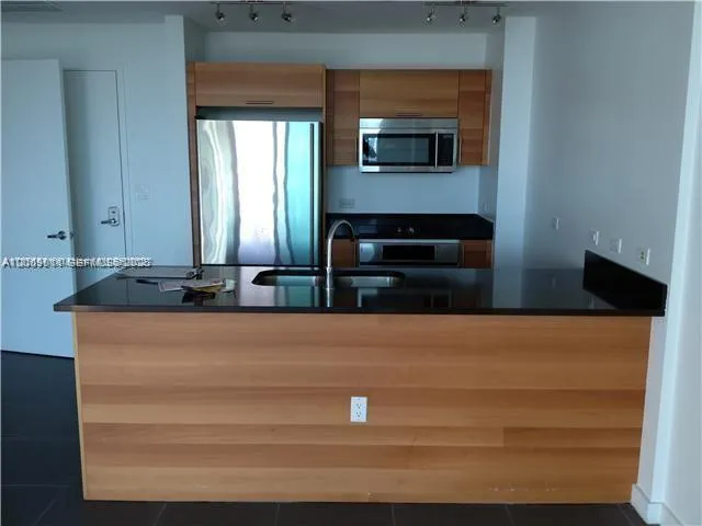 3301 NE 1 AV # H2005, Miami FL 33137