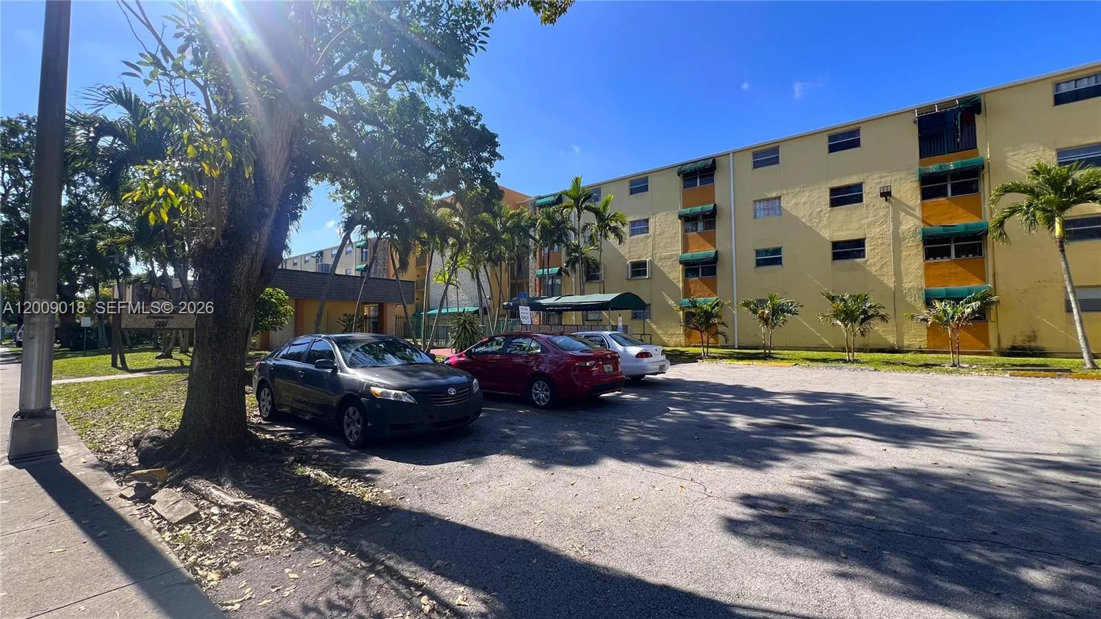 666 W 81st St # 304, Hialeah FL 33014