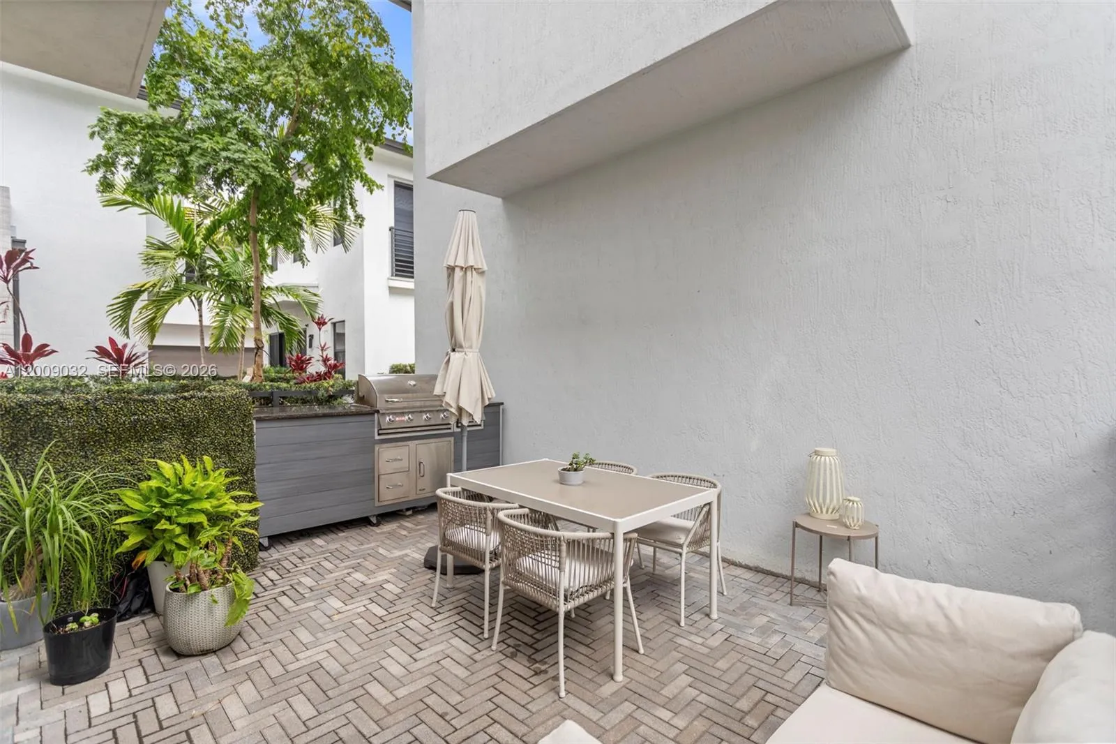 8249 NW 46th St, Doral FL 33166