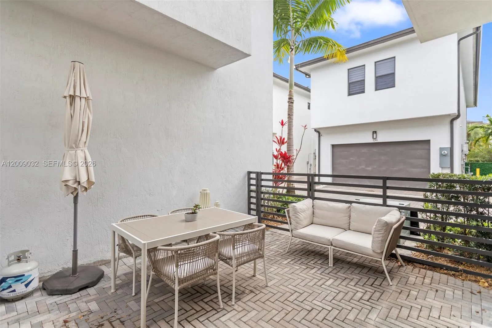 8249 NW 46th St, Doral FL 33166