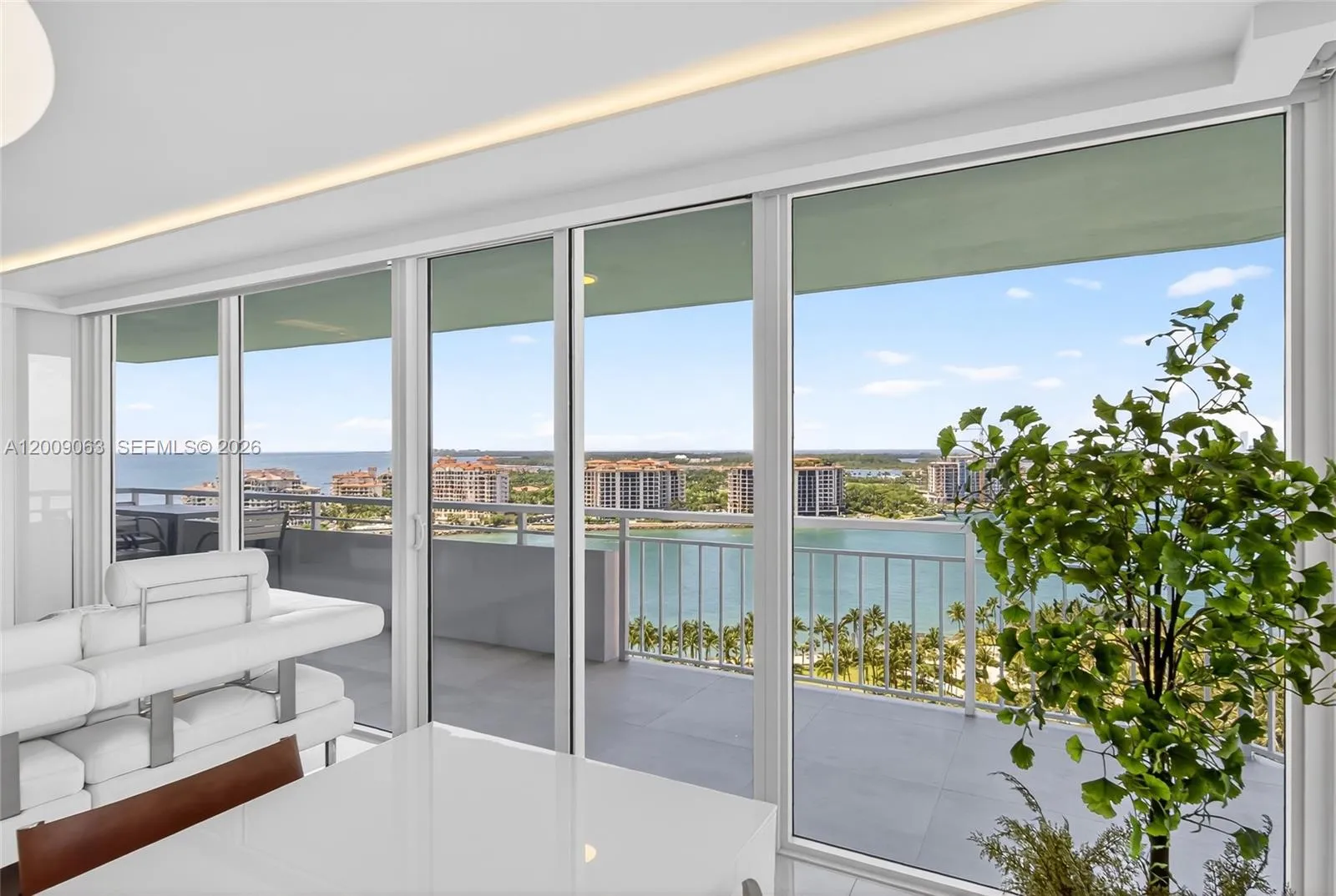 400 S Pointe Dr # 2009, Miami Beach FL 33139