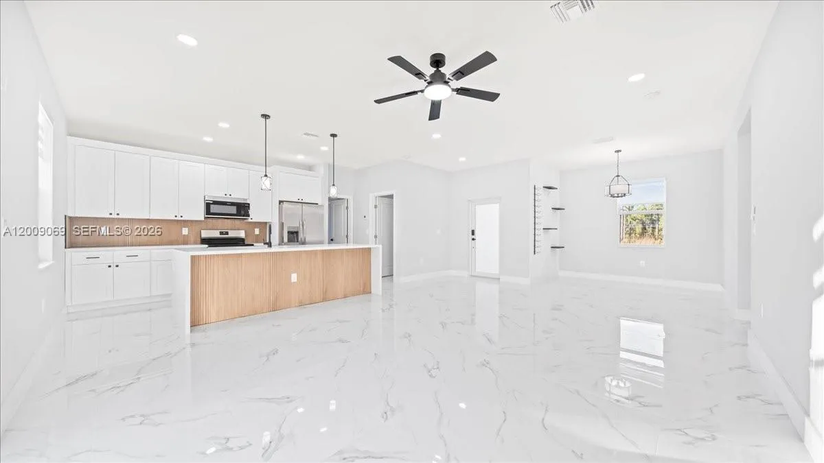 103 Diplomat, Cape Coral FL 33909