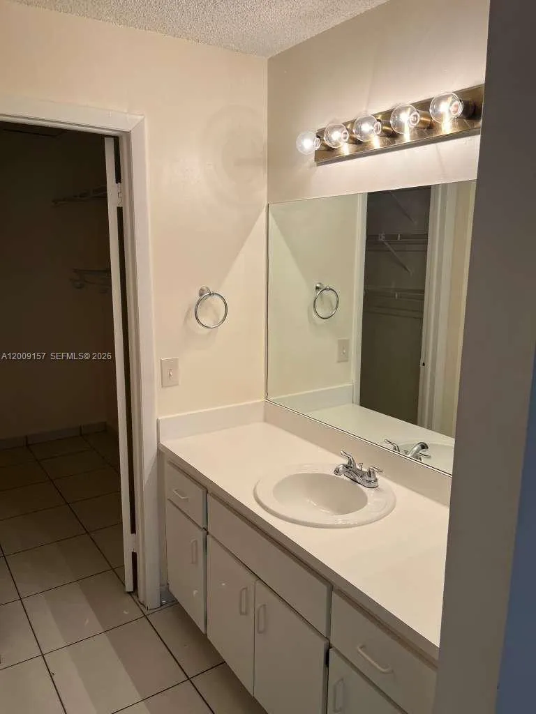 9712 Hammocks Blvd # 30, Miami FL 33196