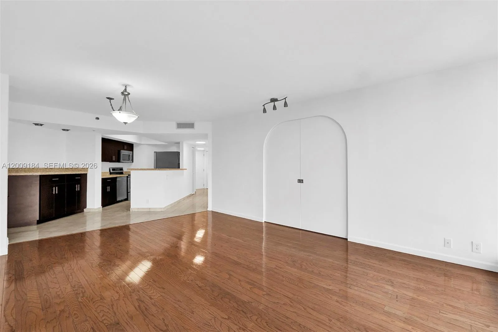 300 Three Islands Blvd # 305, Hallandale Beach FL 33009