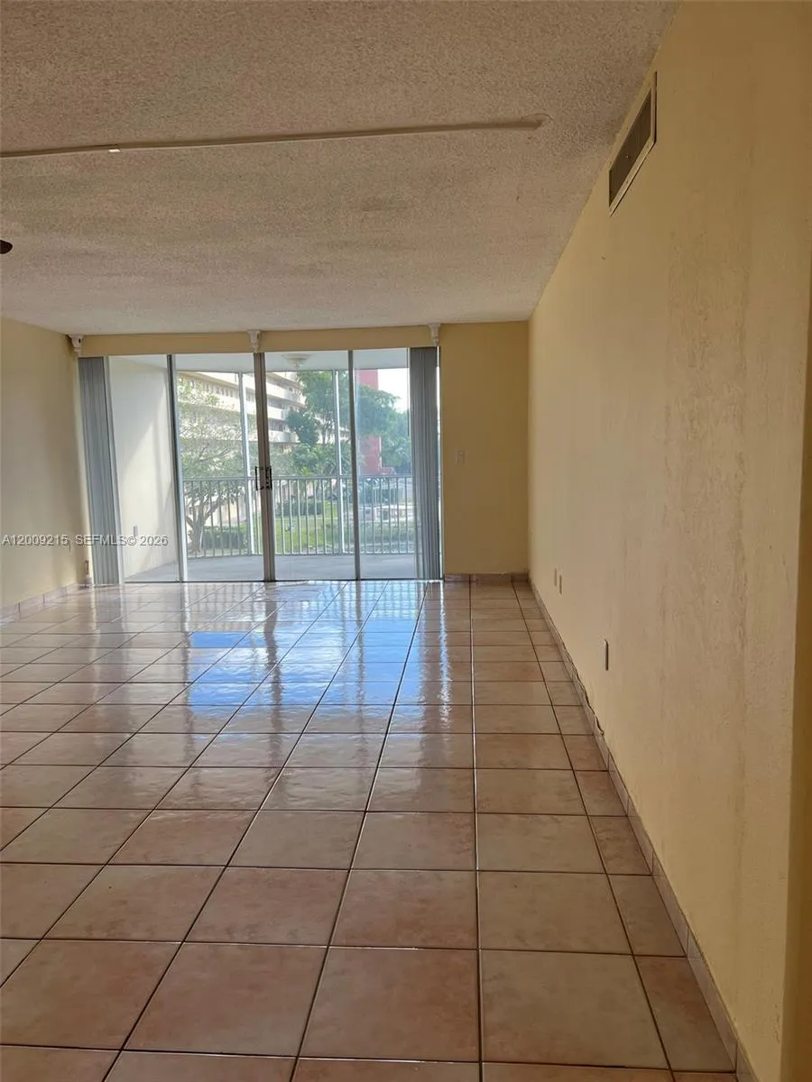 1770 NE 191st St # 1, Miami FL 33179