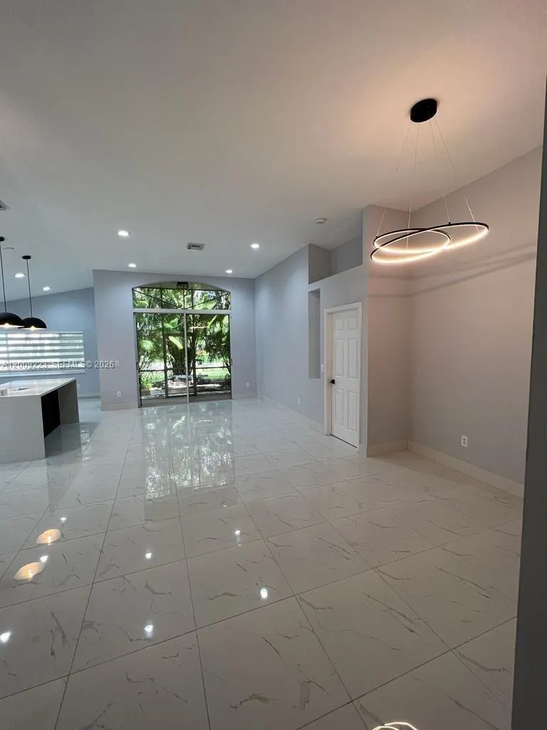 1970 NW 178th Ter, Pembroke Pines FL 33029