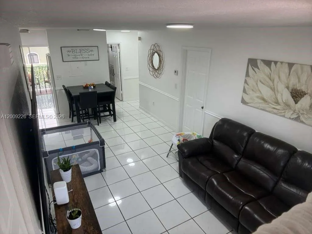 3514 W 76th St # 203, Hialeah FL 33018