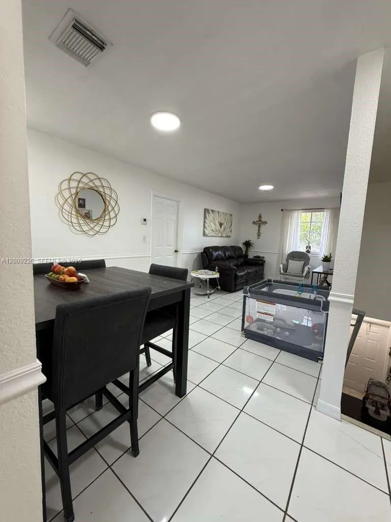 3514 W 76th St # 203, Hialeah FL 33018