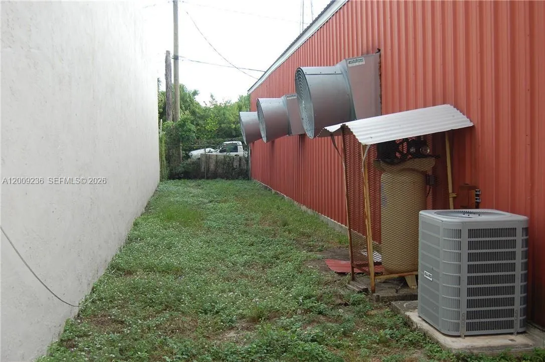 2910 NW 17th Ter, Oakland Park FL 33311