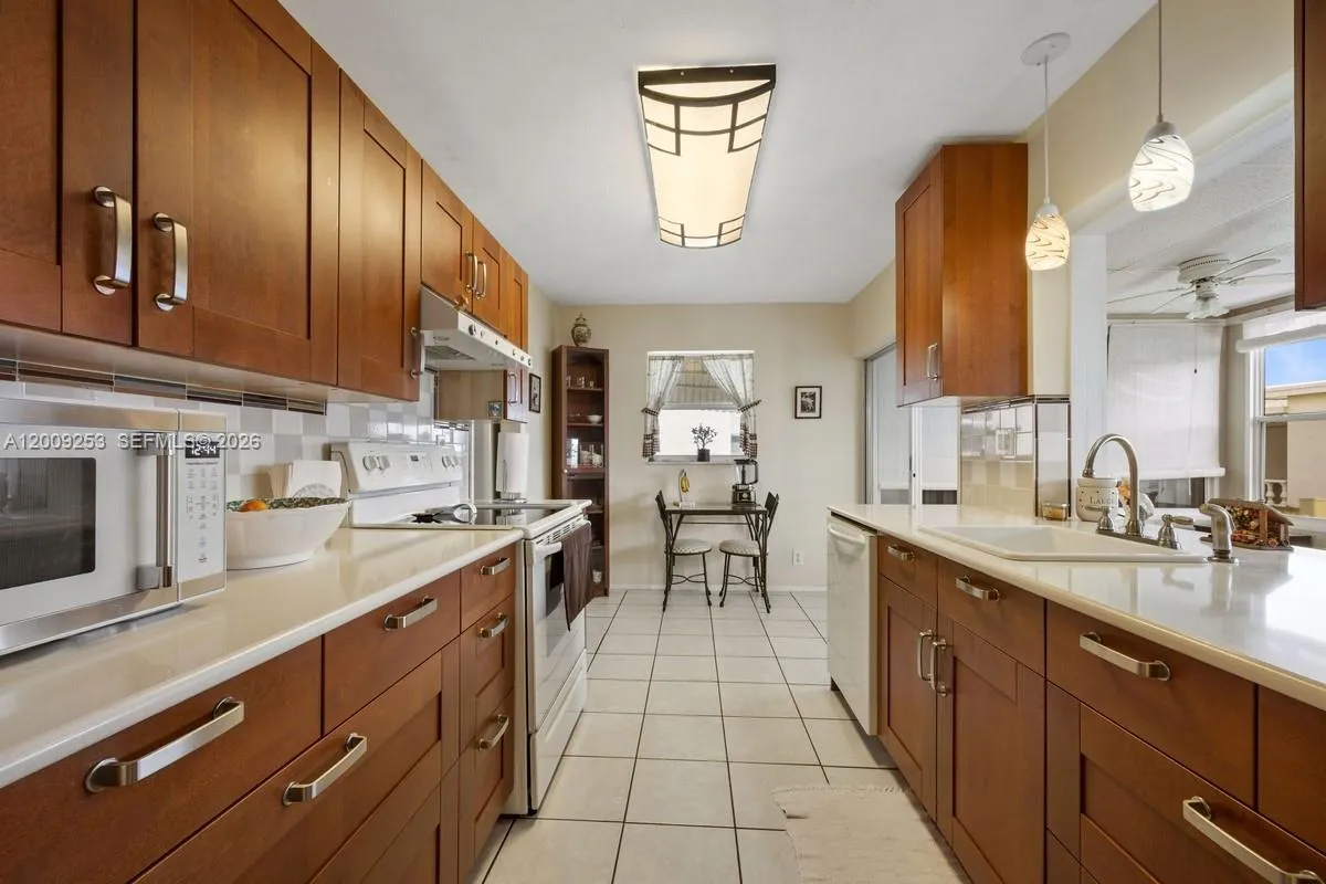 2 bedroom 2 bath for sale at 124 SW 10th St, Boynton Beach FL 33426