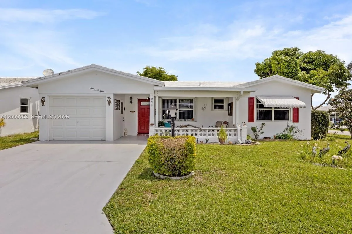 124 SW 10th St, Boynton Beach FL 33426