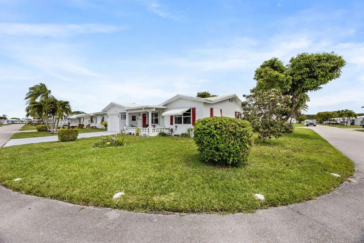 124 SW 10th St, Boynton Beach FL 33426