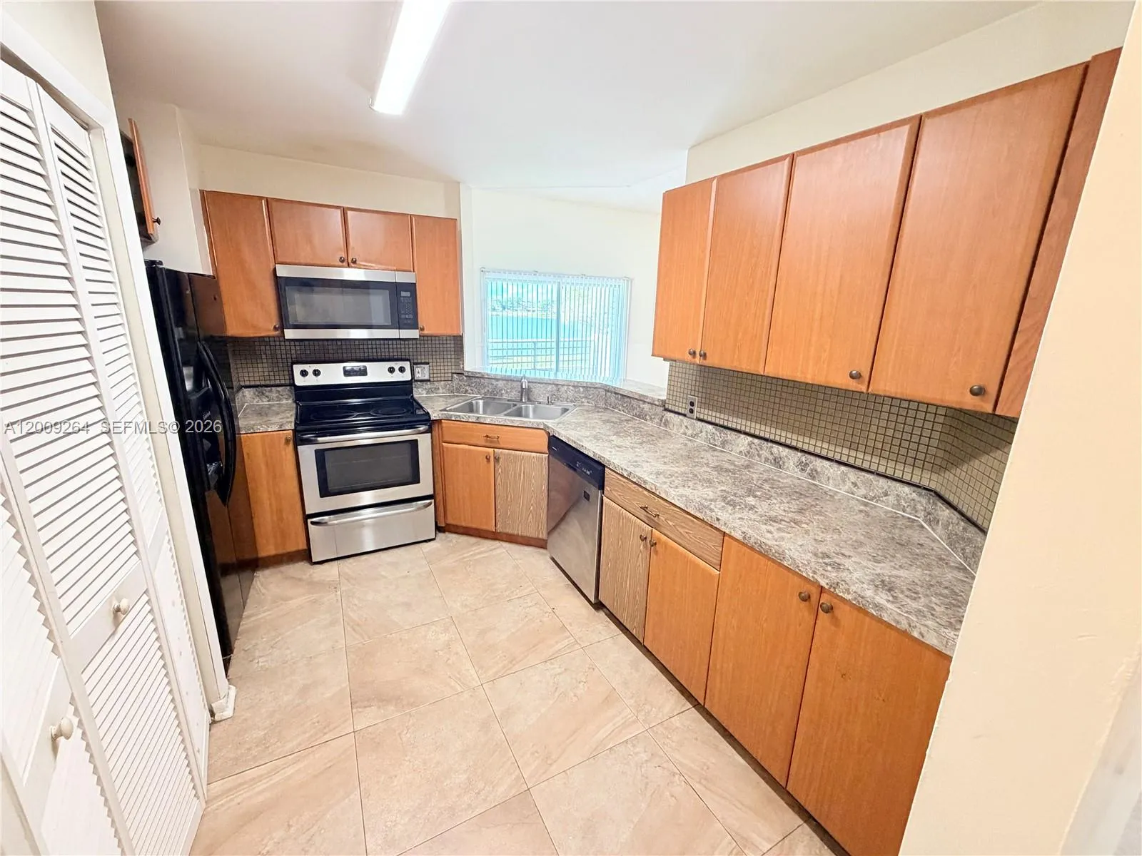 3453 NW 44th St # 201, Oakland Park FL 33309