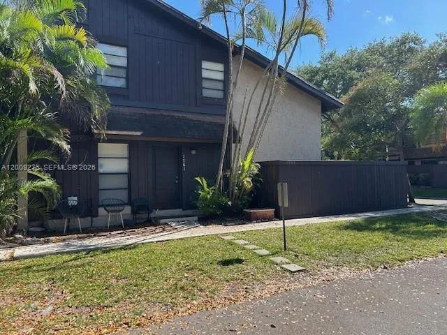 1761 Bayberry Dr, Pembroke Pines FL 33024