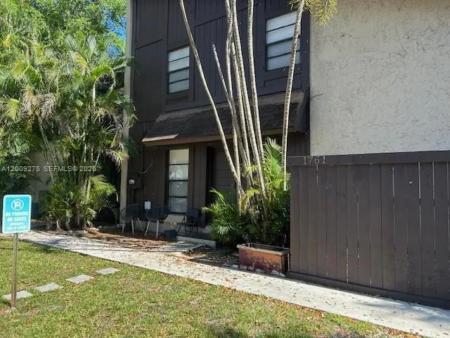 1761 Bayberry Dr, Pembroke Pines FL 33024