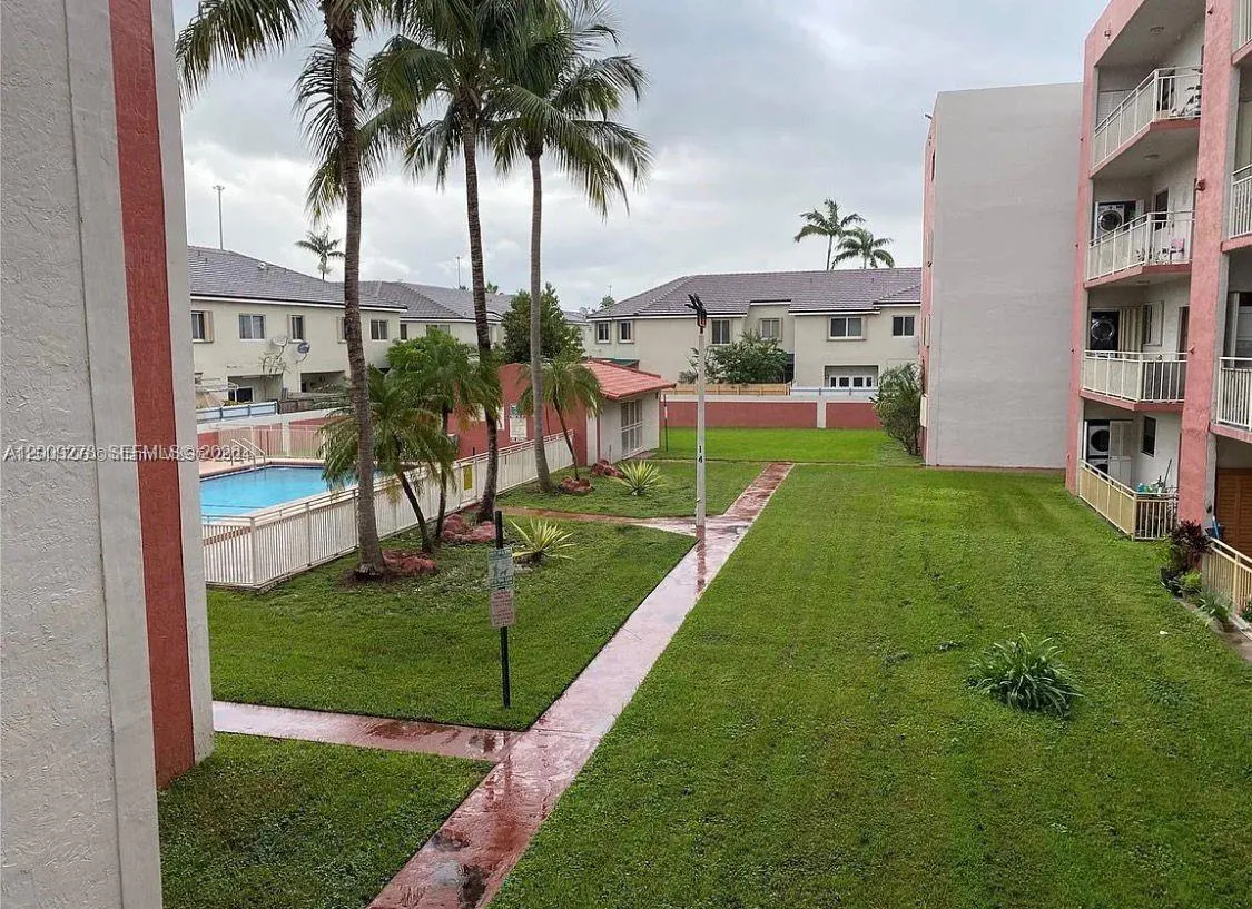8425 NW 8th St # 306, Miami FL 33126