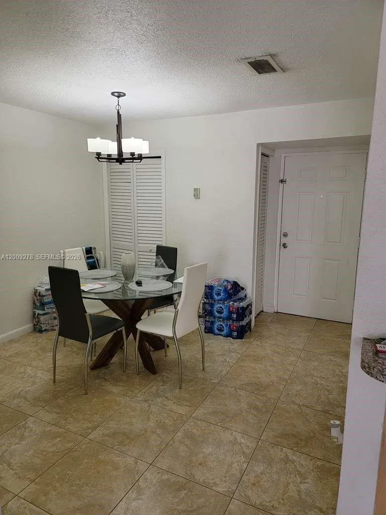 8425 NW 8th St # 306, Miami FL 33126