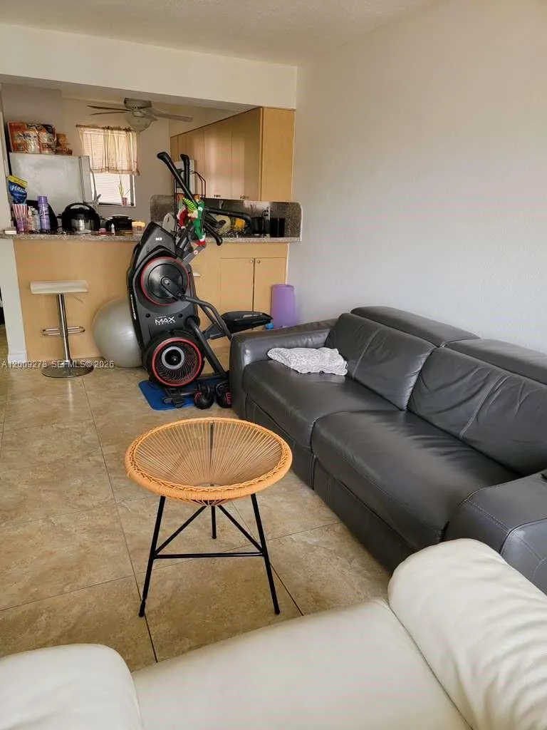 8425 NW 8th St # 306, Miami FL 33126