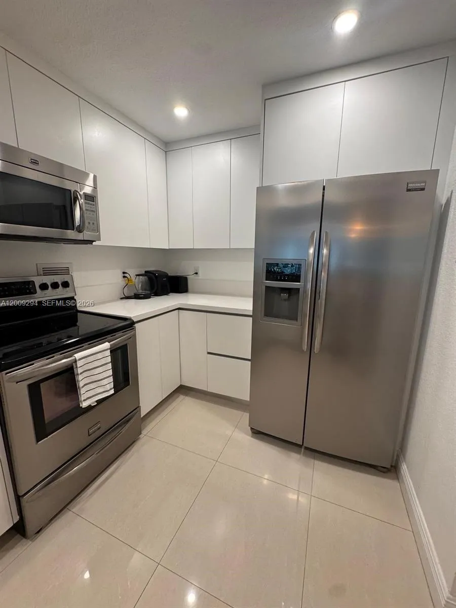 2301 Collins Ave # 427, Miami Beach FL 33139