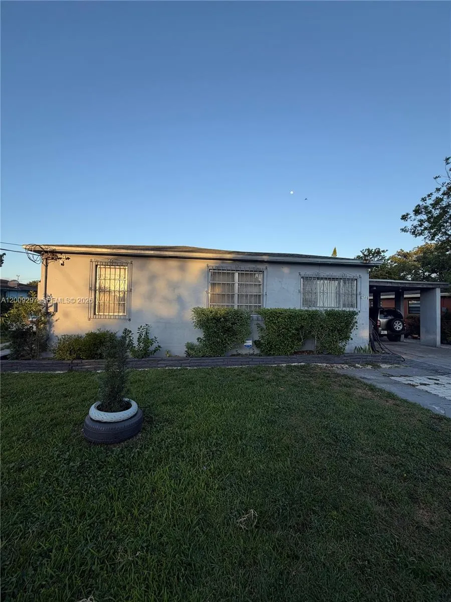 6741 NW 6th Ct, Miami FL 33150
