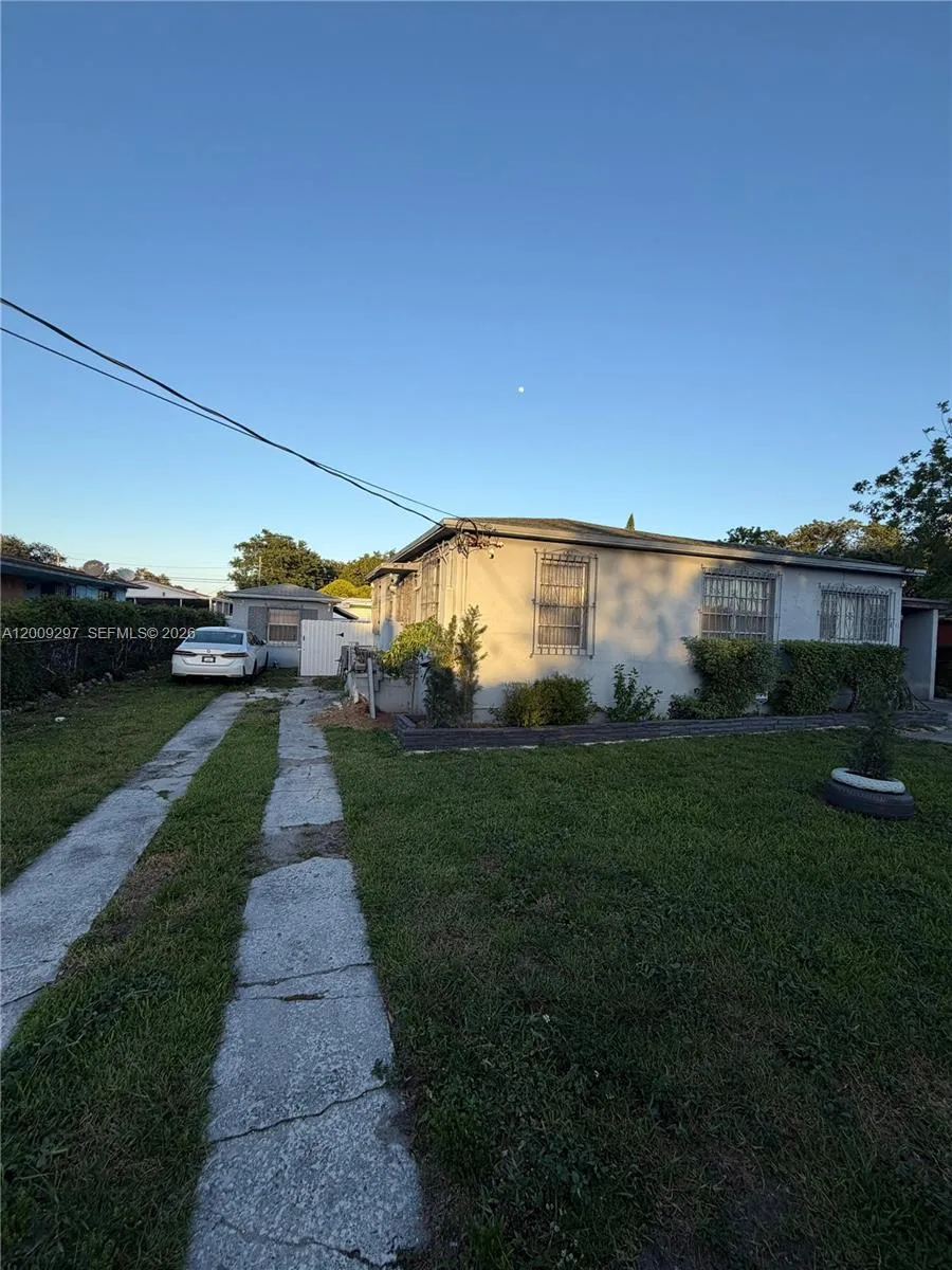 6741 NW 6th Ct, Miami FL 33150