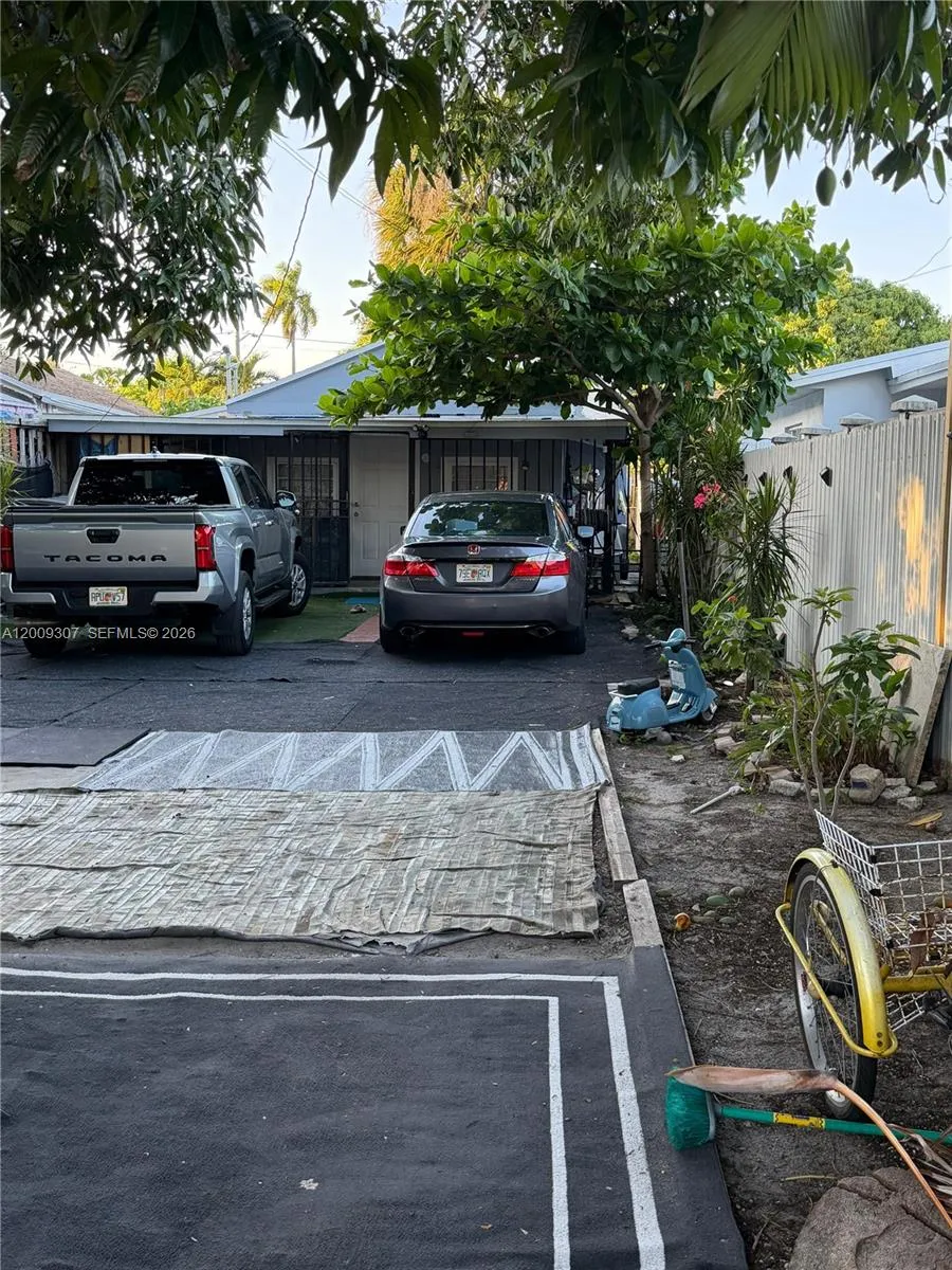 1111 NW 26th St, Miami FL 33127