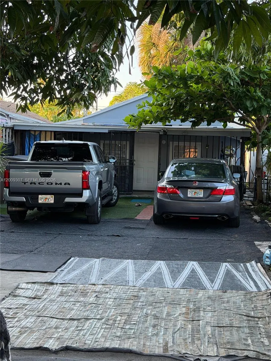 1111 NW 26th St, Miami FL 33127