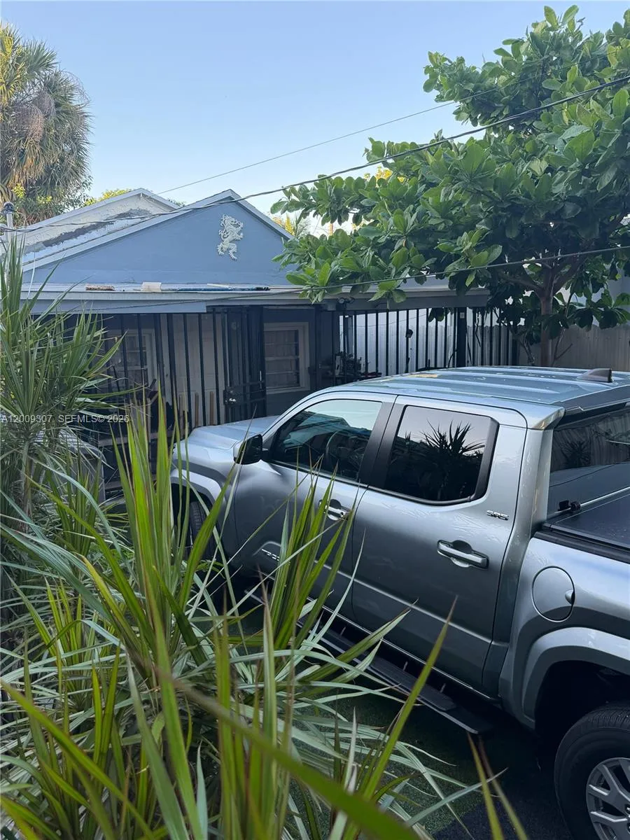 1111 NW 26th St, Miami FL 33127