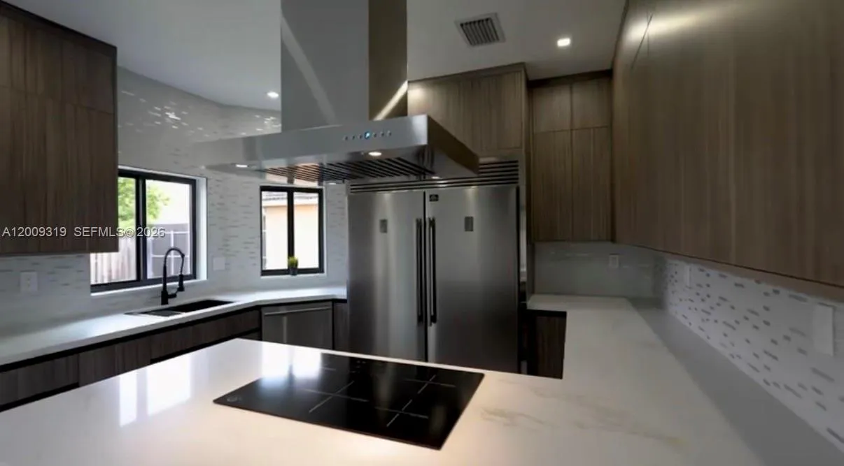 7963 NW 195th Ter, Hialeah FL 33015