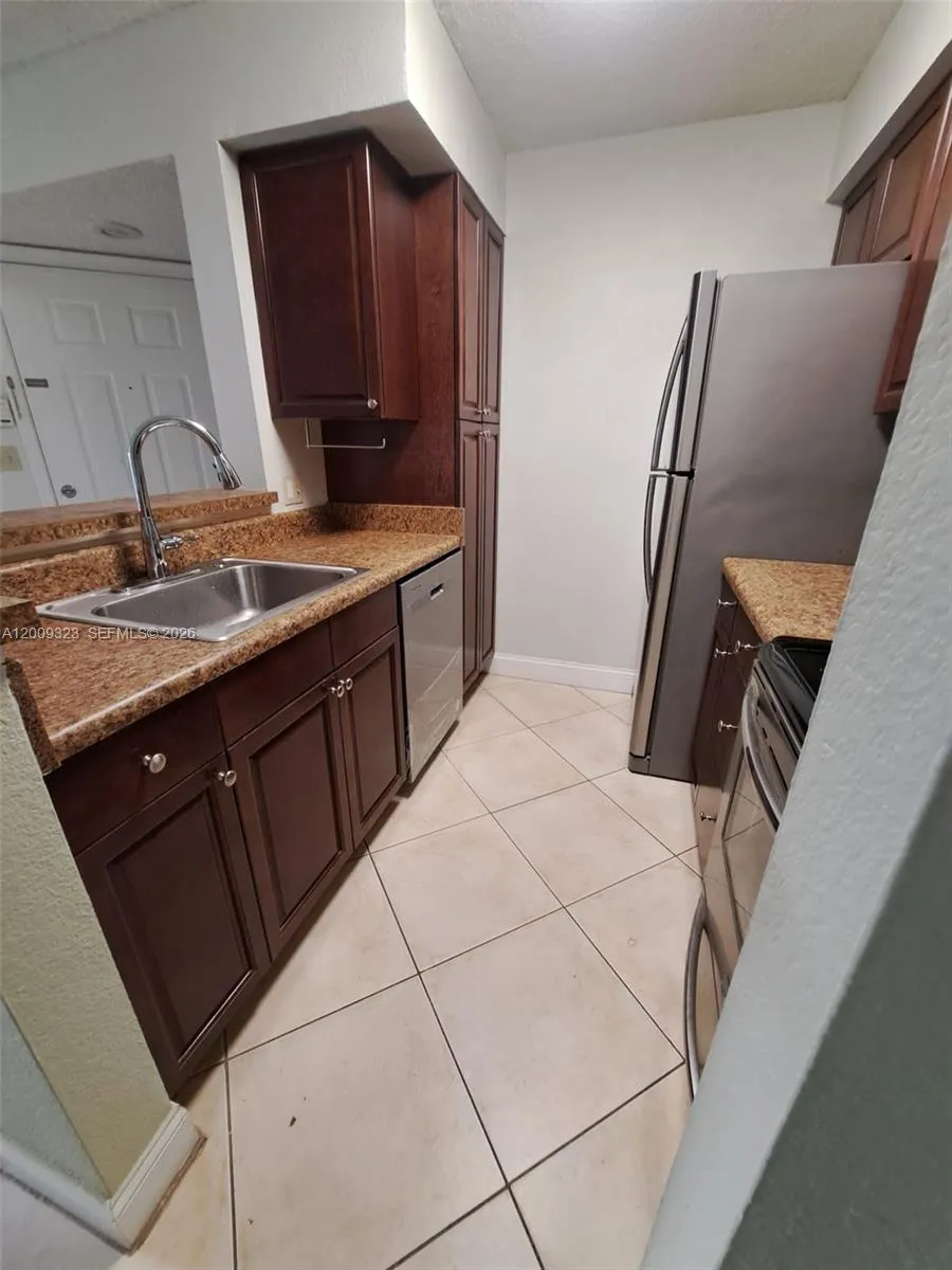 2796 S University Dr # 2106, Davie FL 33328