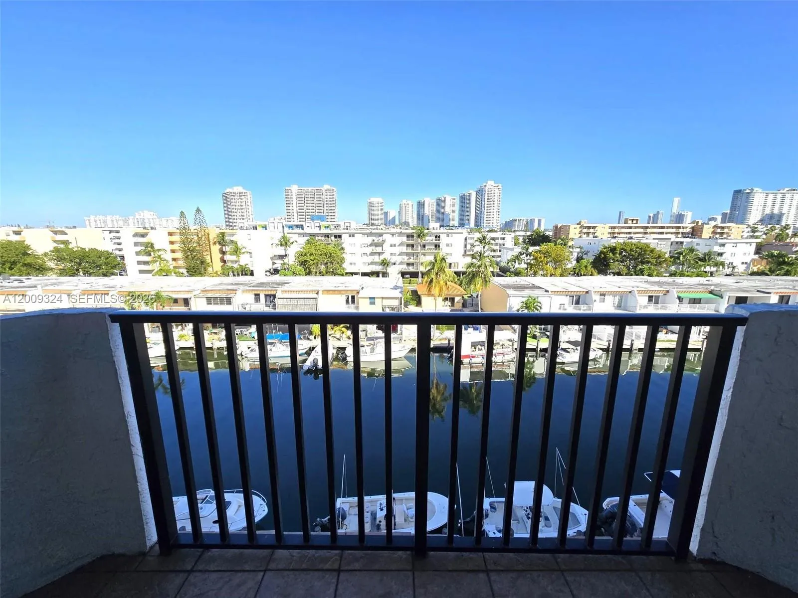 3703 NE 166th St # 609, North Miami Beach FL 33160