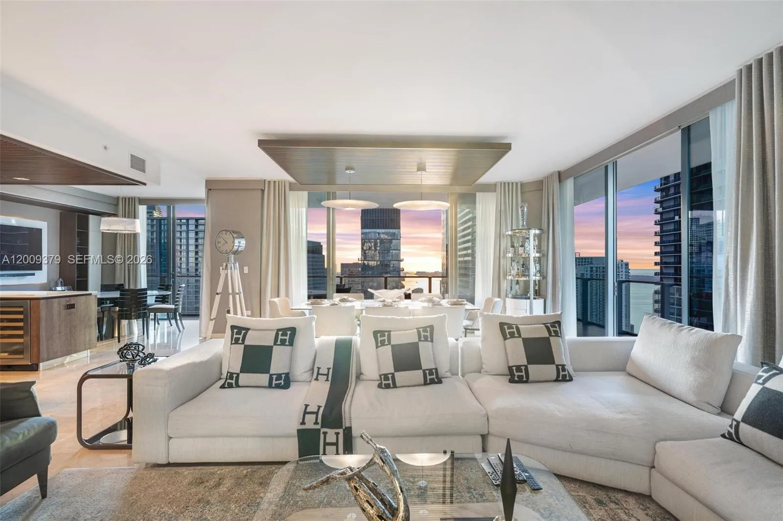 88 SW 7th St # 3801, Miami FL 33130