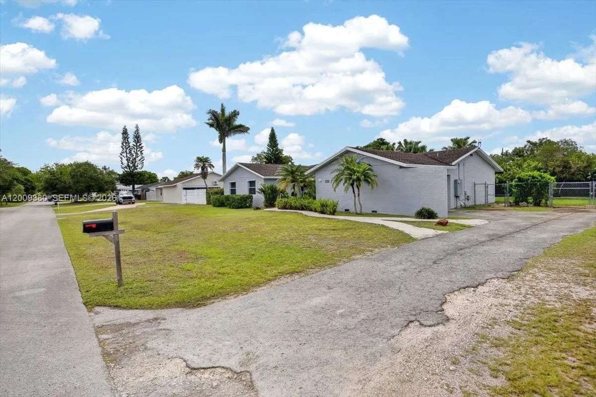 16040 SW 283rd St, Homestead FL 33033