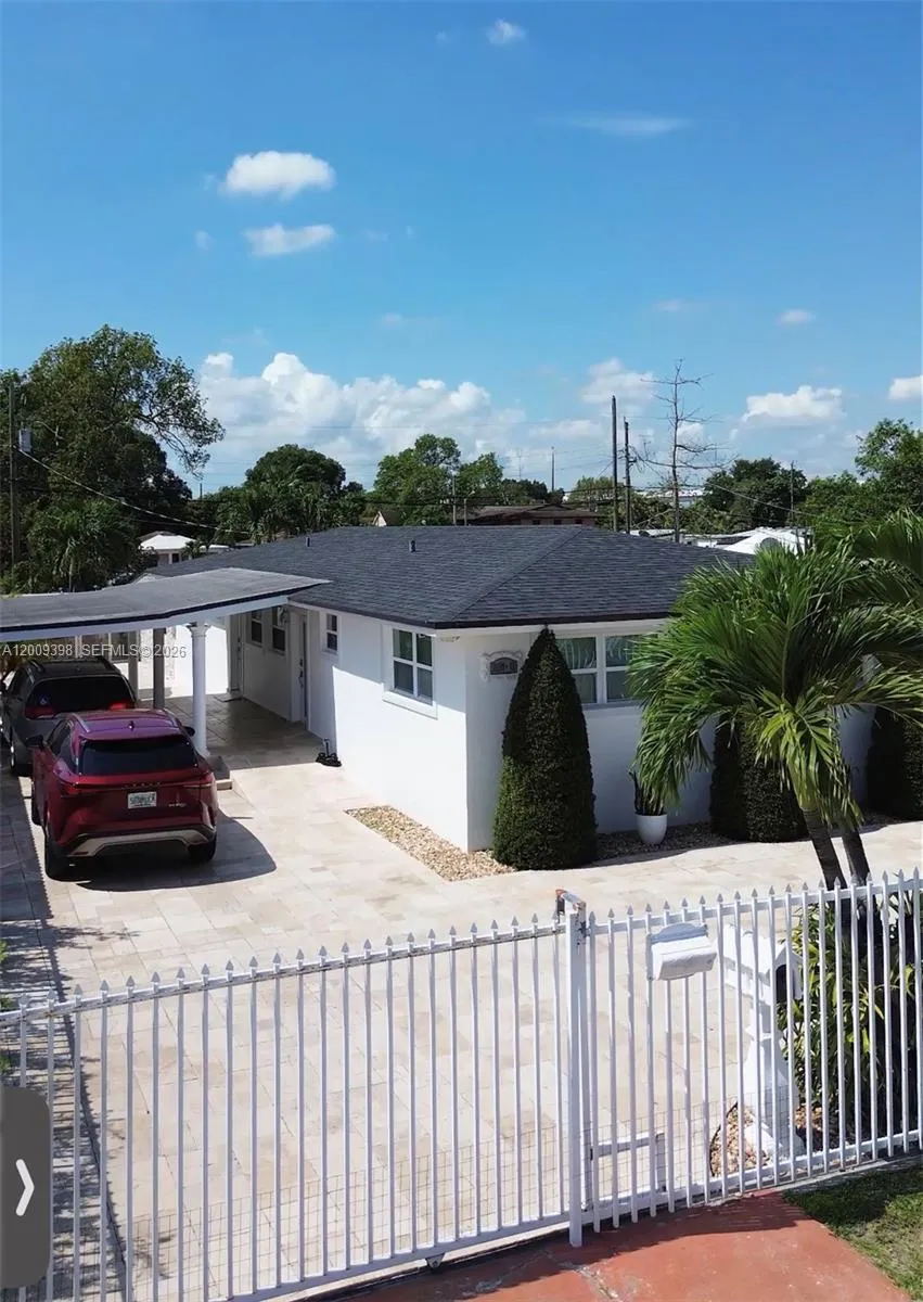 2512 NW 68th St, Miami FL 33147