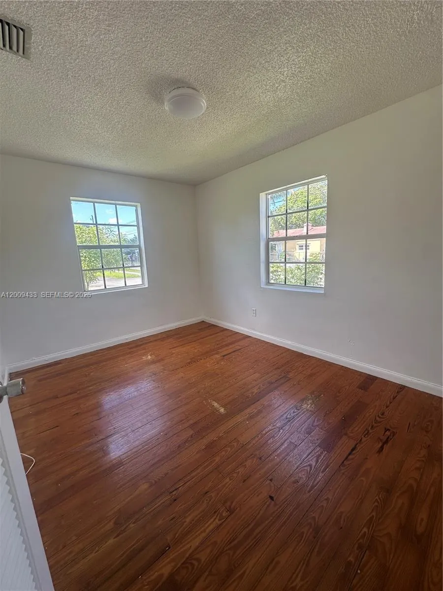 122 NE 2 Ave, Hallandale Beach FL 33009