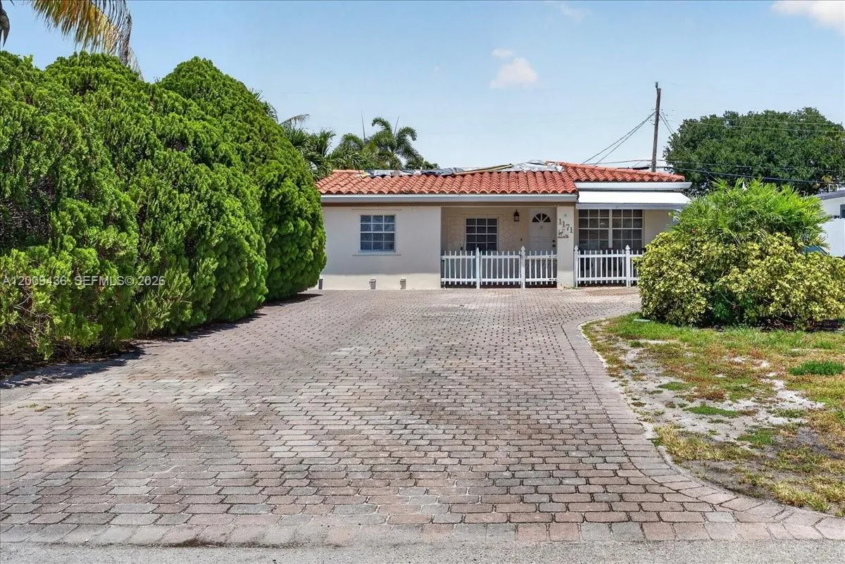 1171 NE 182nd St, North Miami Beach FL 33162