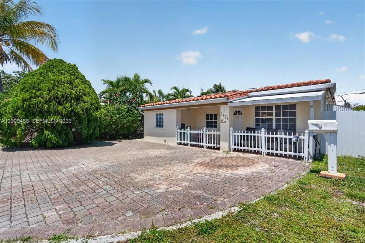 1171 NE 182nd St, North Miami Beach FL 33162