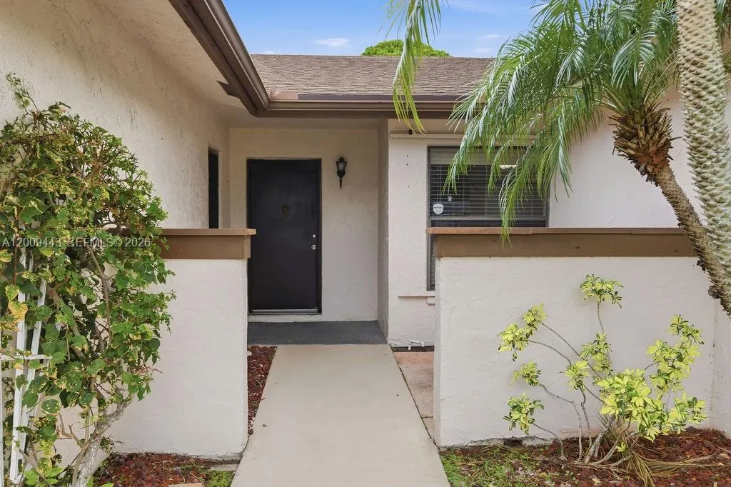 6125 Elsinore Cir, Green Acres FL 33463