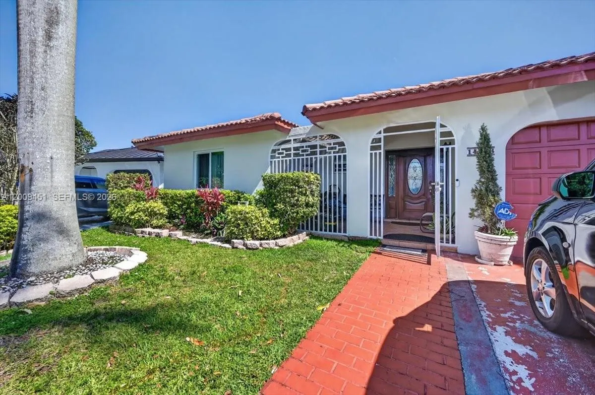 14313 SW 100th Ln, Miami FL 33186