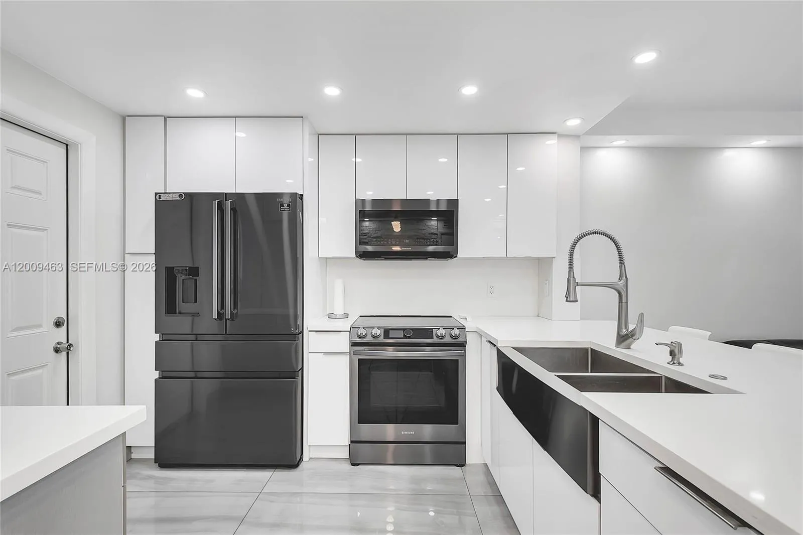 5260 NW 11th St # 201, Plantation FL 33313