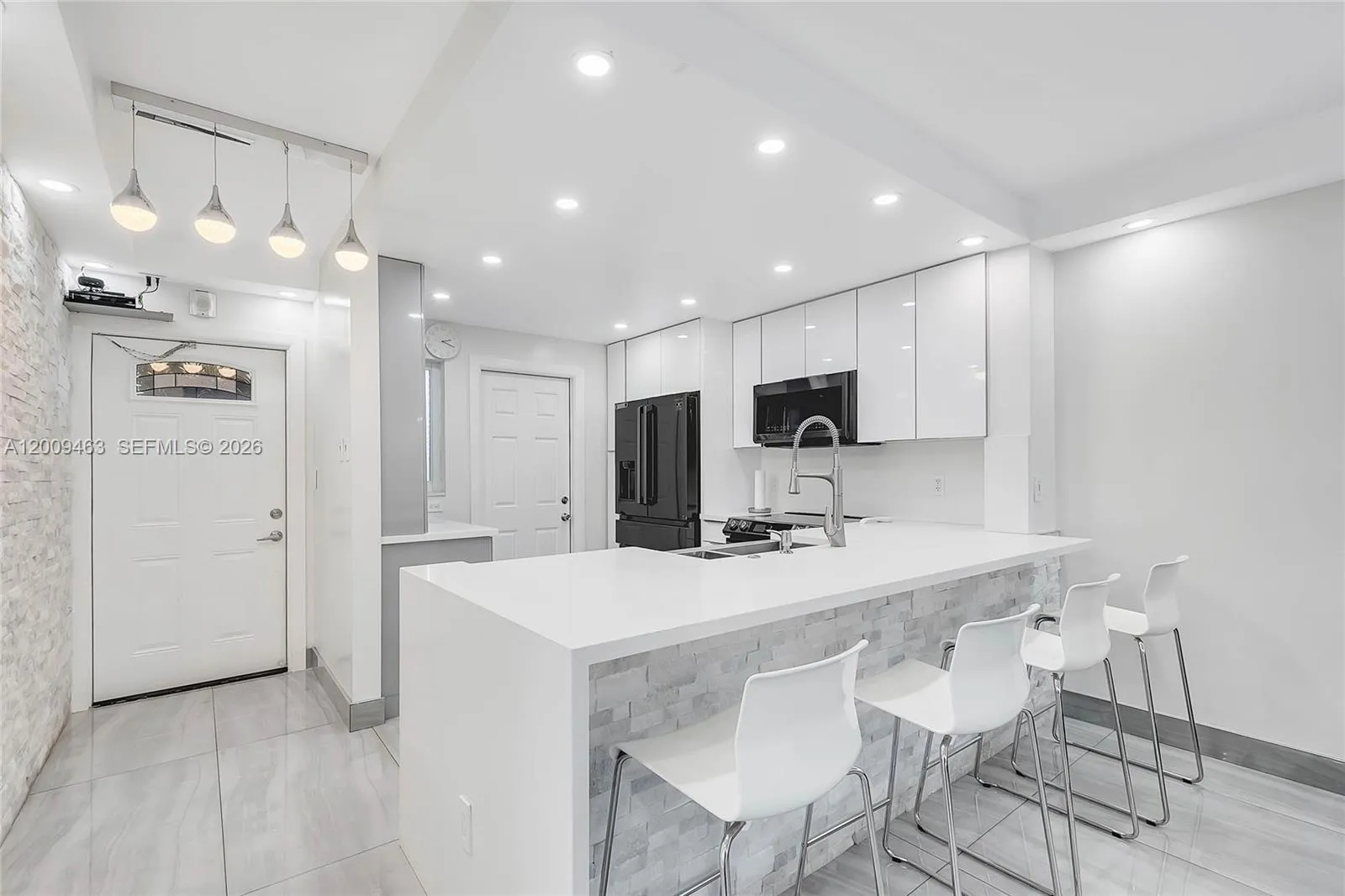 5260 NW 11th St # 201, Plantation FL 33313