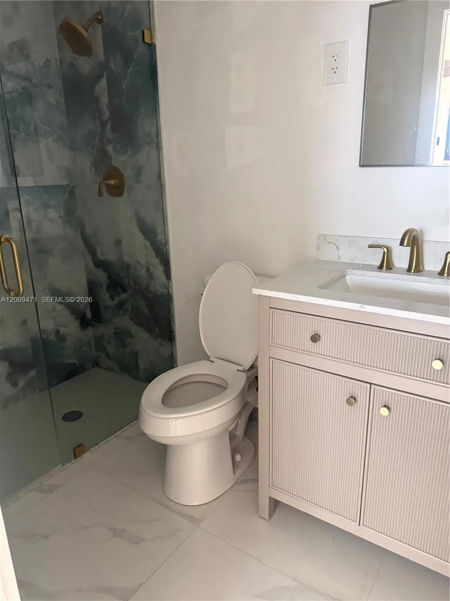 3690 west 8  ave # c, Hialeah FL 33012